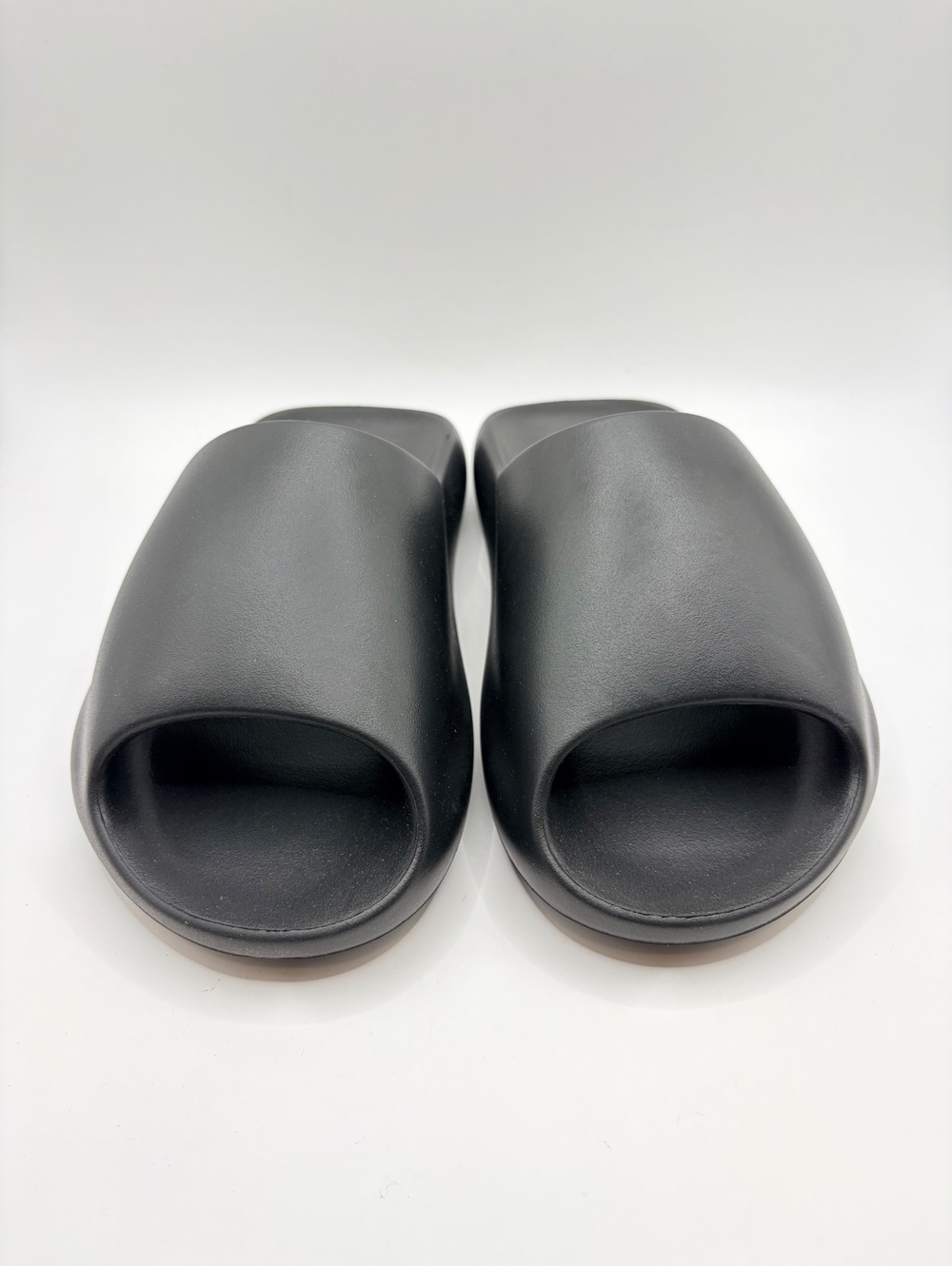 YEEZY YS-02 Coal Black Slide Sandals Men’s 7 Women’s 8.5 New Box Yeezy